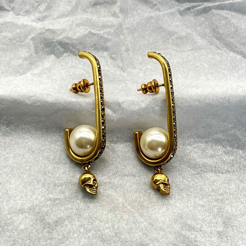 

Luxury Dangle Letter earrings full diamonds love Anti allergy women's Chandelier shiny non-fading Ear studs 039