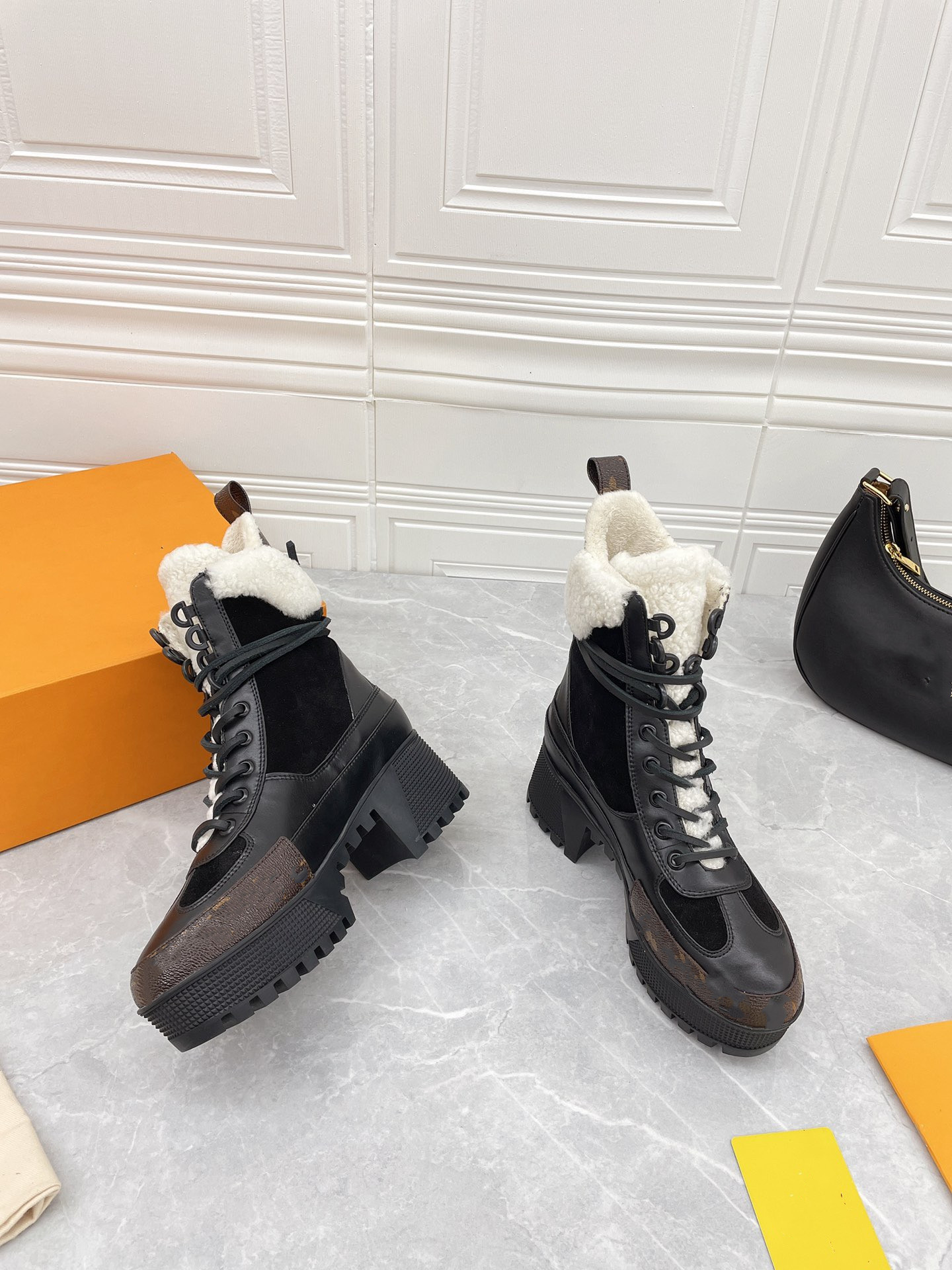 

Fashion Classic boots Autumn And Winter thick heel women's temperament shoes 100% leather desert boot lace up ladies high heels high-quality, Black