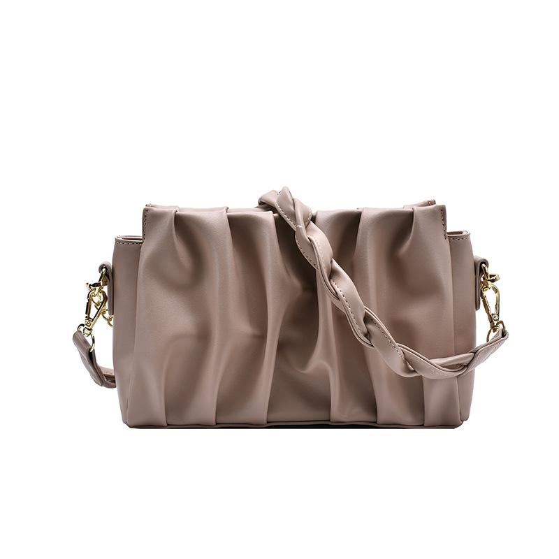 

Ins New Trendy 2021 Spring Summer Super-fire Lady Bag Folds One-shoulder Stiletto Fashion Chain Small Square Bag flap PU cloud, Black