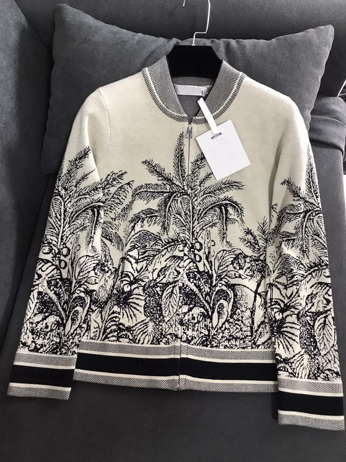

2021 WomenS Sweaters luxury Casual Knit Long Sleeve Cardigan Pullover Autumn Fashion Wear Classic Pattern Lady Tops Knitwear Ladies Sweater, White;black