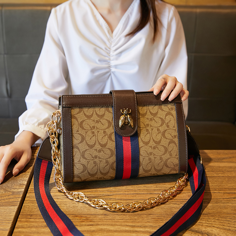 

Luxury fashion Bee Bags Vintage Messenger totes Shoulder Bag Lamb Plush