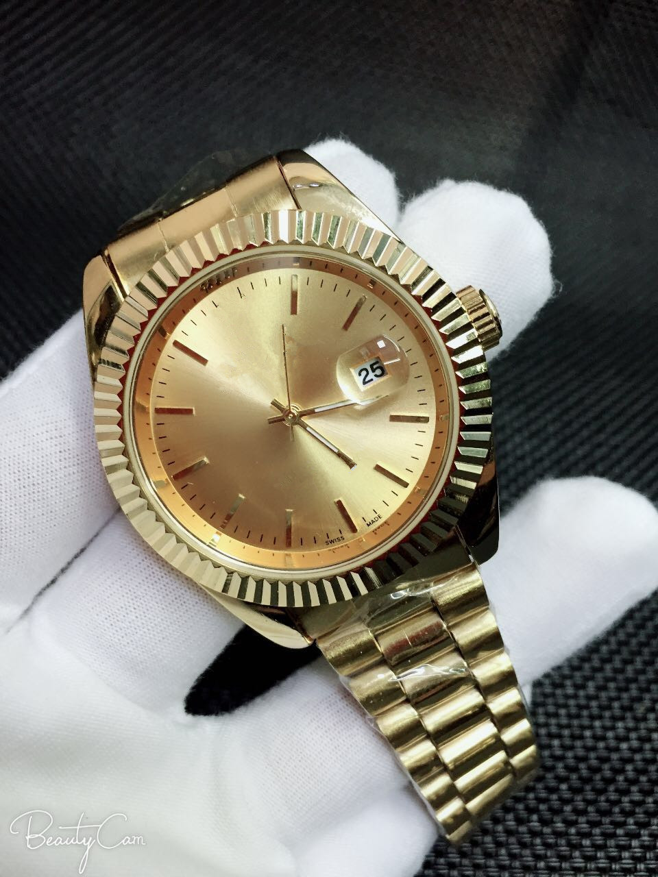 

Factory direct sales! Classic men's fashion stainless steel simple and generous quartz calendar waterproof sports watch can be wholesale, Slivery;brown