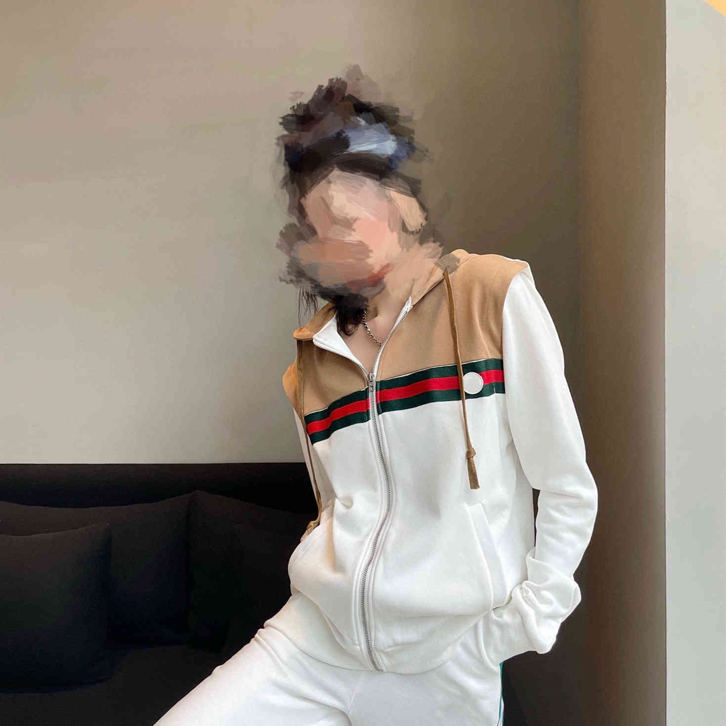 21 autumn and winter new Gu + contrast fake two-piece sweater coat milk tea pornographic partner color matching