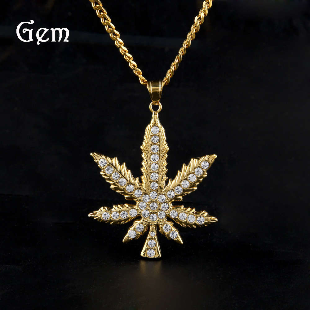 

Vacuum color preserving electroplating stainless steel diamond Leaf Pendant men's hip hop 3D Maple Leaf Necklace