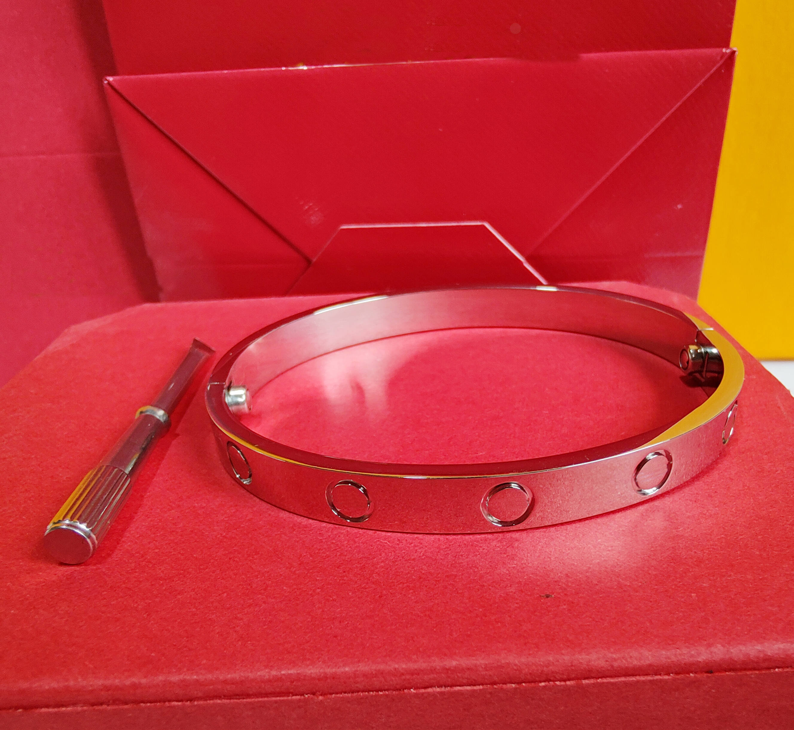 

Ladies Love rings Pendant Necklaces Screw Bracelet Van Party Wedding Couple Gift Love Bracelet Fashion Luxury Cleef Designer Bracelet Arpels carti a2, Black