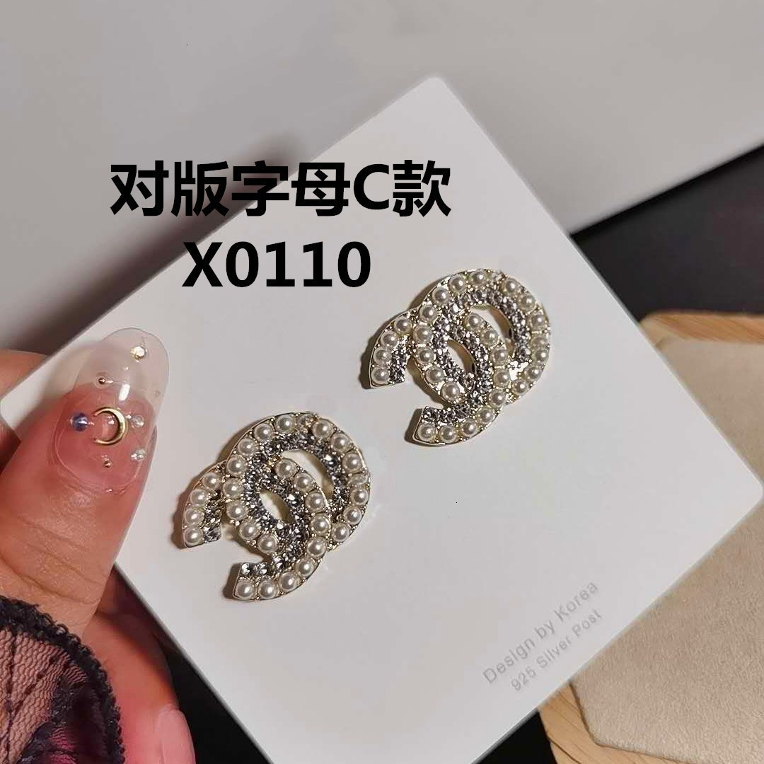 

70%OFF 925 silver needle small fragrant pearl micro diamond double-C Earrings R2TV, Golden;silver