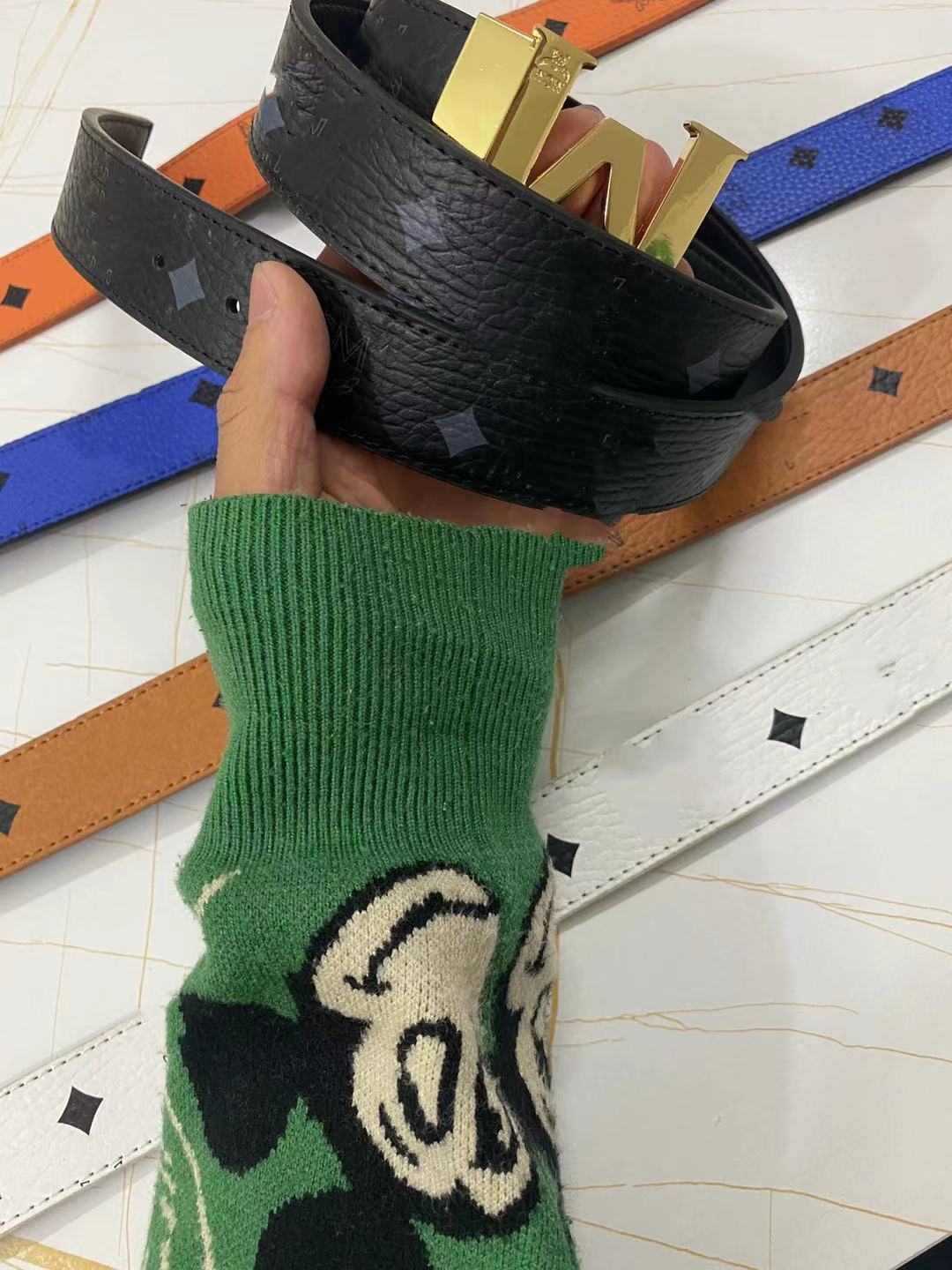 

Men and women designer belt, men and women leather business belt, bronze m buckle belt, high quality replica, Black;brown