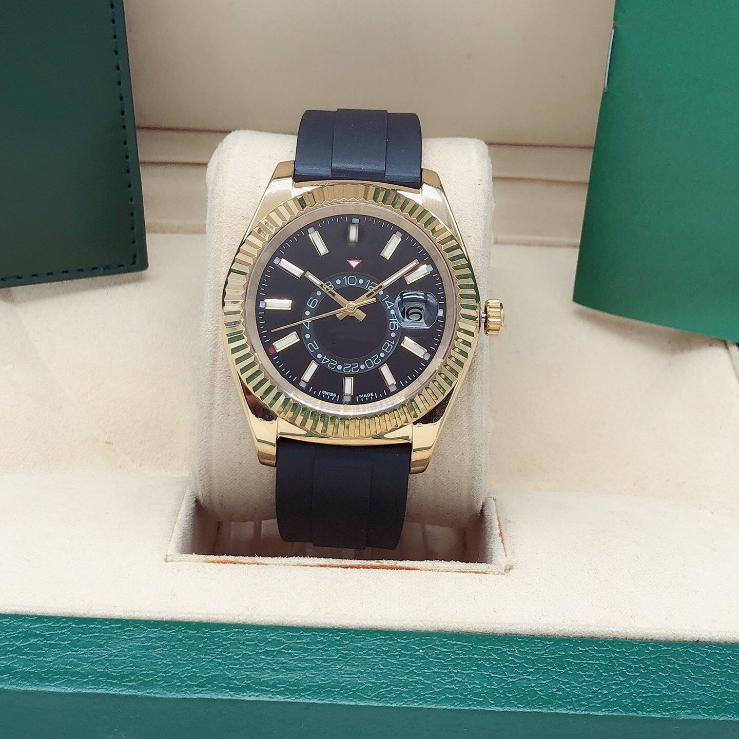 

Classic black wristwatch, rubber band, fully automatic, Slivery;brown