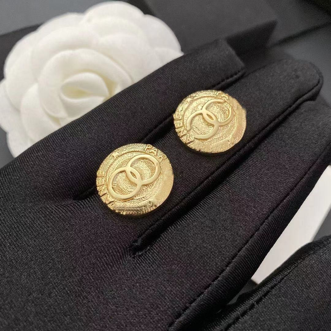

2021 new metal button Xiangjia Earrings