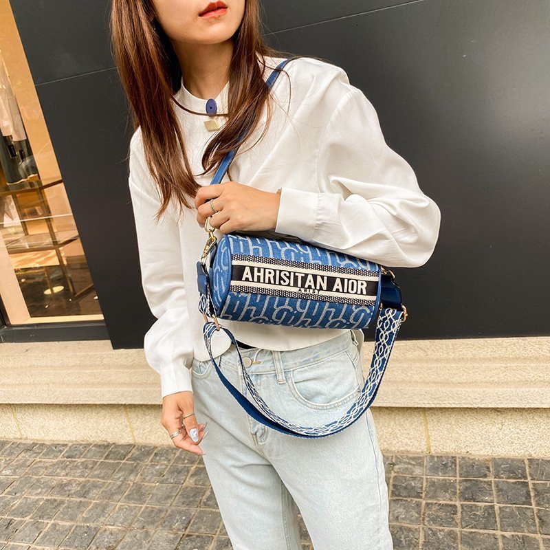 

2021 autumn new pillow women's versatile fashion D Jiaao printed denim net red canvas pencil case bag
