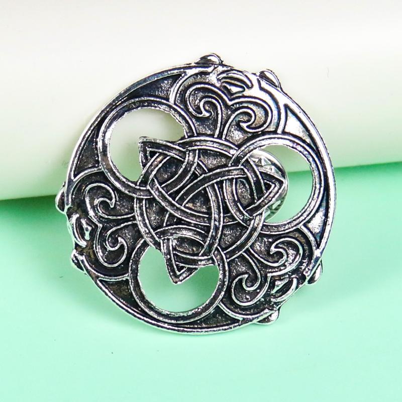 

Norse Viking Brooch Vintage Rune Ethnic Pins Celtics Viking Buccaneer Triangle chest Deco Fashion Metal Enamel Pin Jewelry