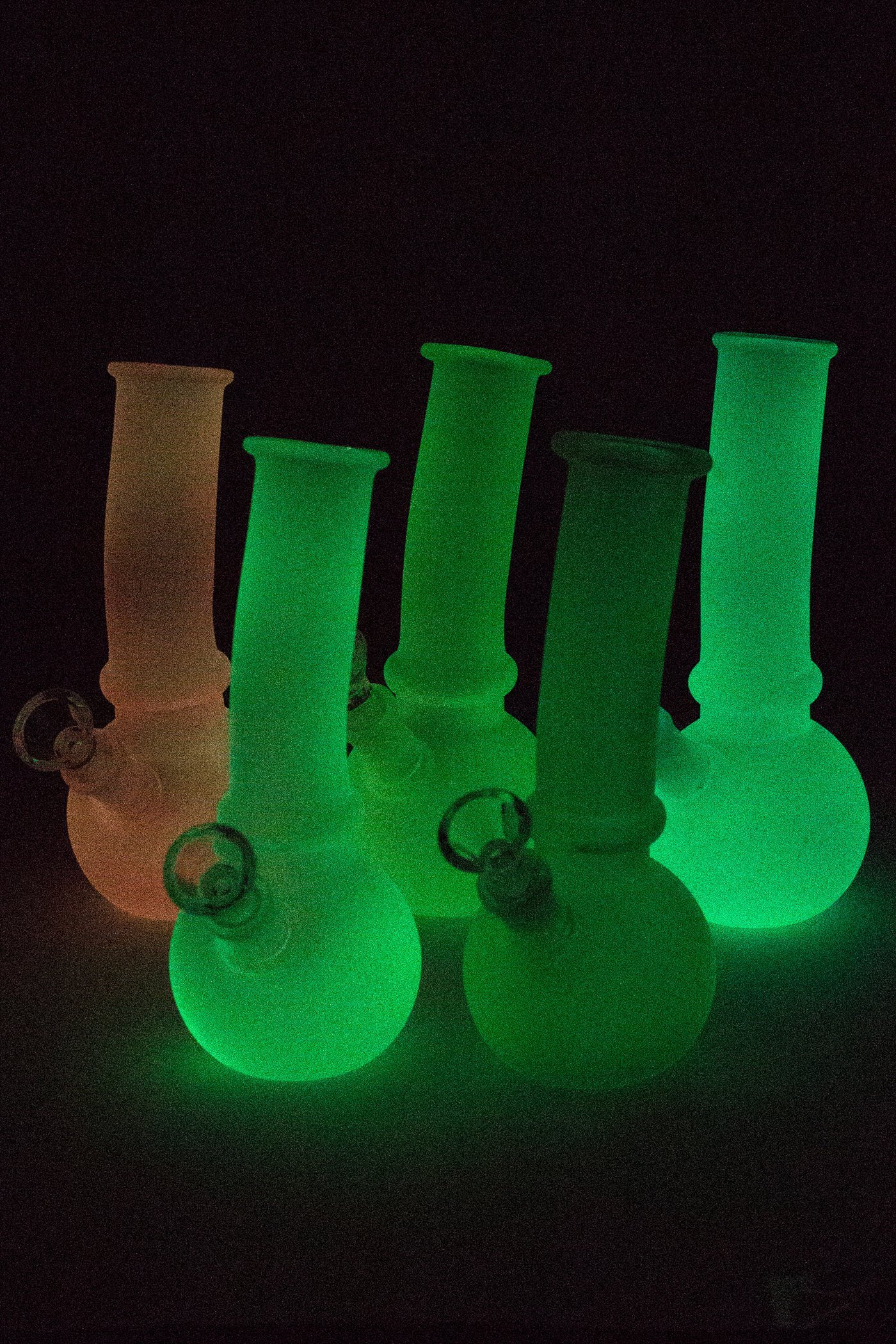 

Hot Cheap 7" Glow in the dark glass BONG water pipe with 14mm Female Joint Beaker
