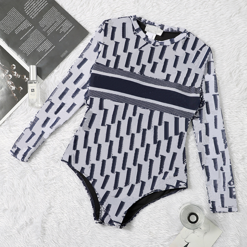 Mélange à chaud 18 styles de maillots de bain femmes en bikini set 2 pièces multicolors de la plage d'été baignade d combinaisons de bain de vent