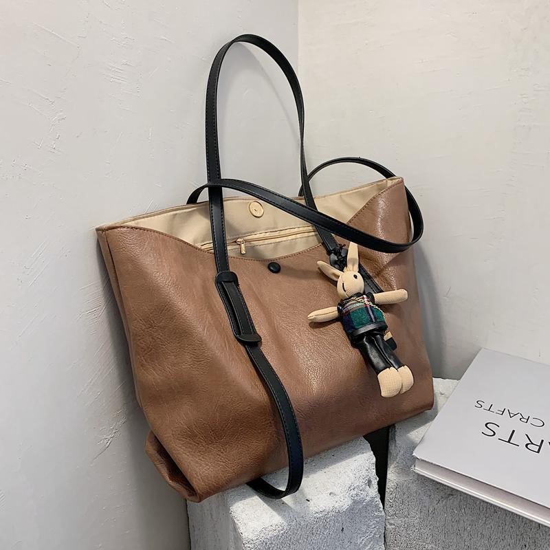 

High Capacity Quality PU Leather Women Shoulder Bags 2021 New Fashion Handbags Ladies Casual Totes Female Purses With Pendant, Brown