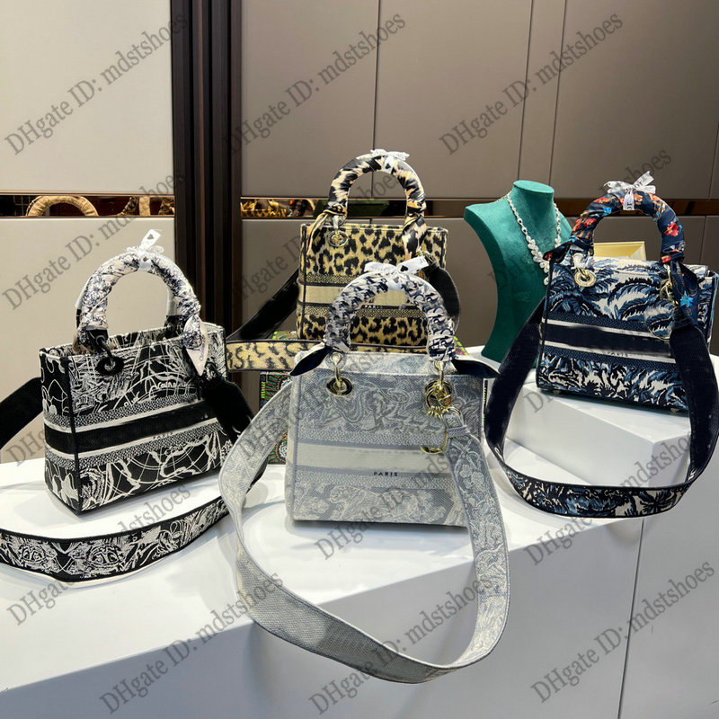 

Embroidered Cannage Lady D-Lite Princess Bag Leopard Animal Tiger Print Cross Body Womens Luxurys Designer Handle Bags
