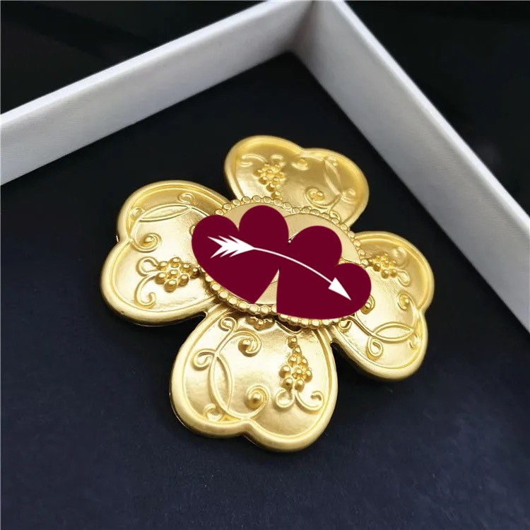 

2021 new arrivals, big-name letter brooches, retro corsage, women's accessories, sweaters, high-end coat pins, free shipping, Gray