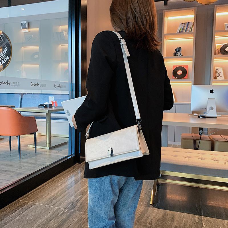 

2021 new women's shoulder bag fashion diagonal mobile phone bag multifunctional wallet large capacity ladies small square, Beige
