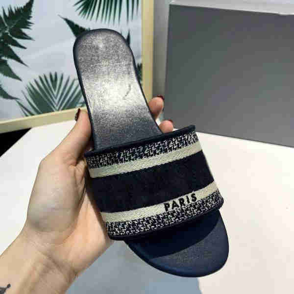 

2021 Paris Womens Slippers Scuffs Summer Sandals Beach Slide Slippers Girls Flip Flops Loafers Beautiful Embroidered Slippers, With box+dust bag+invoice