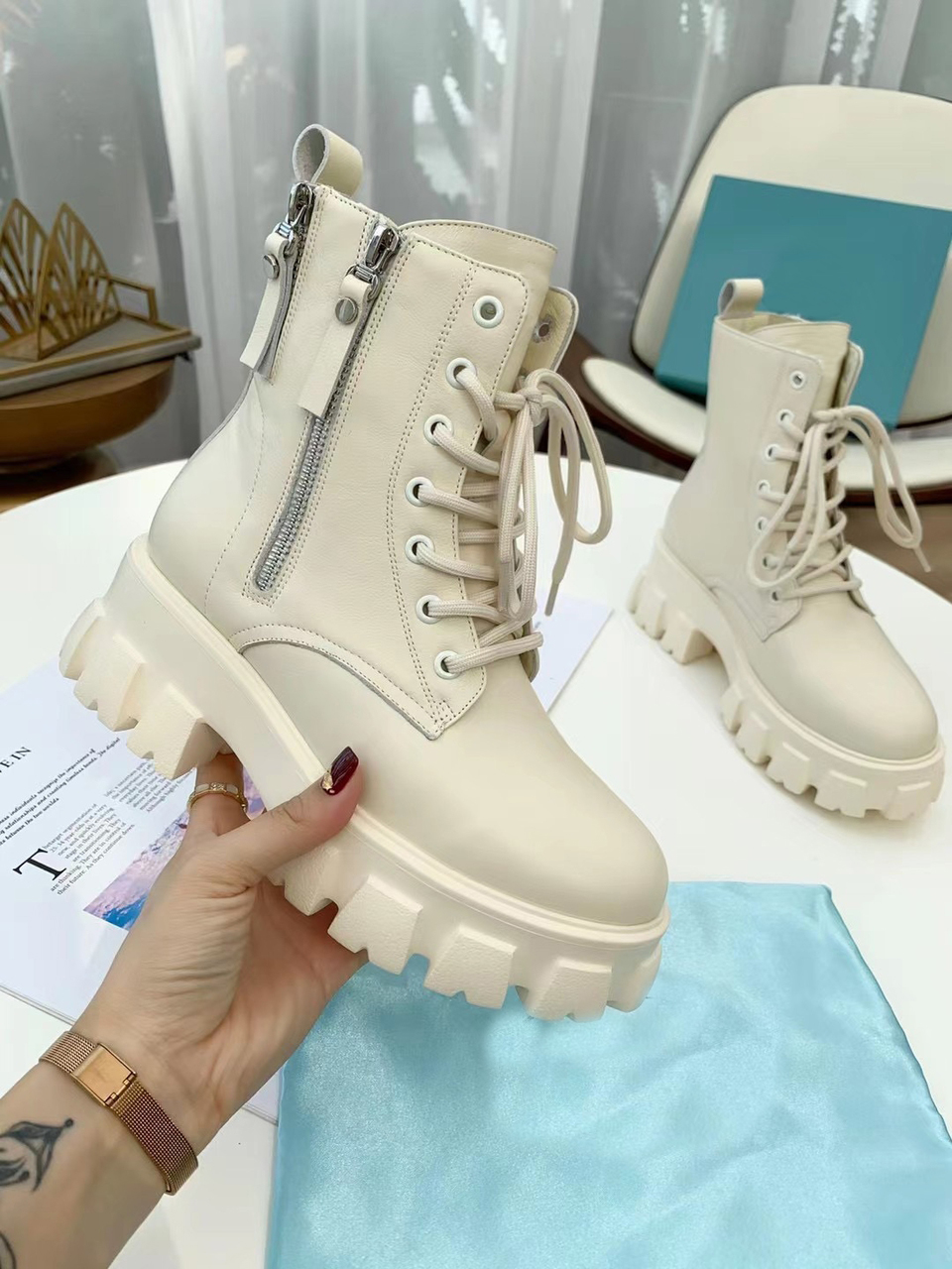 

Women Designer Boots Pure White Luxury Ankle Sneakers Ladies Booties Highet Quality Fashion Winter Designers Sneakers Top Selling, Black