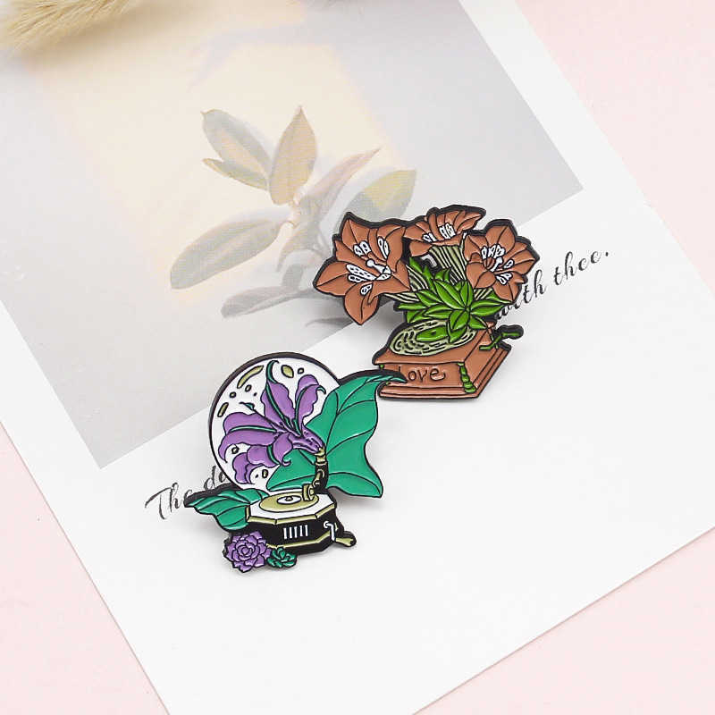 

Trumpet, morning glory, fashion, creative flower, phonograph, alloy brooch, trend Badge