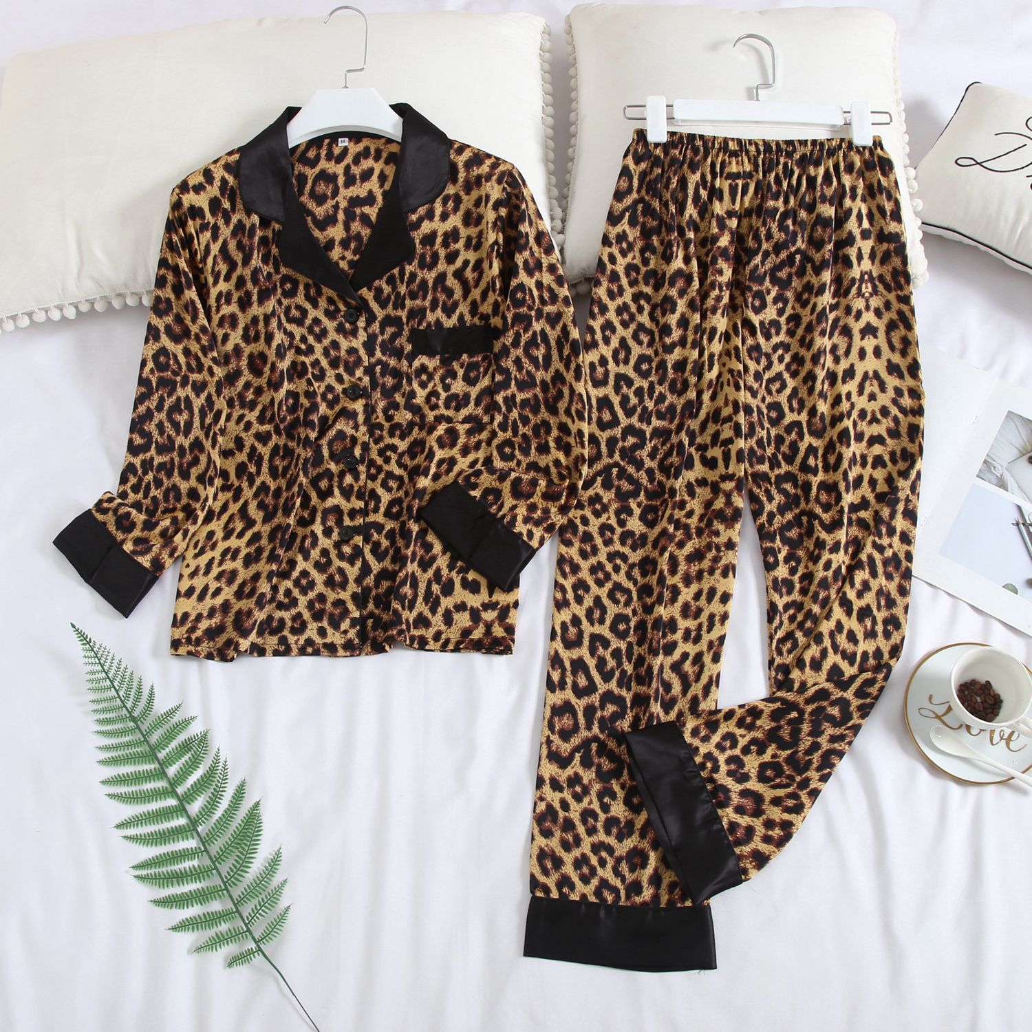 

Women Printed 2pcs Fancy Pajamas a Long Shirt Sleeve Prbn, Leopard