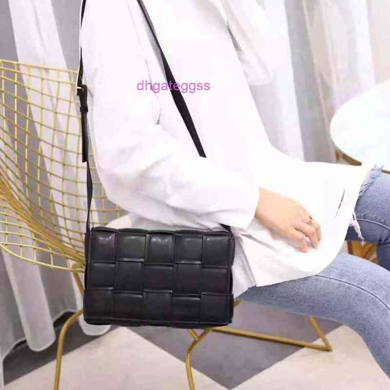 

wholesale venetas handbags bottegas pouch jodie shoulder crossbody totes leather cloud tote New tofu diagonal Bag Fashion versatile windbreaker bag