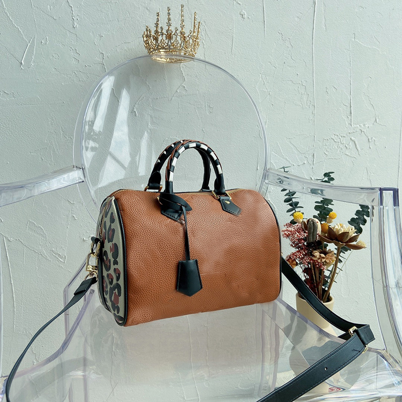 

Shoulder Bags Designer Tote Bag handbag Crossbody Leather High-capacity Evening party Business occasions With exquisite packaing and original box size 26*18cm, Sky blue