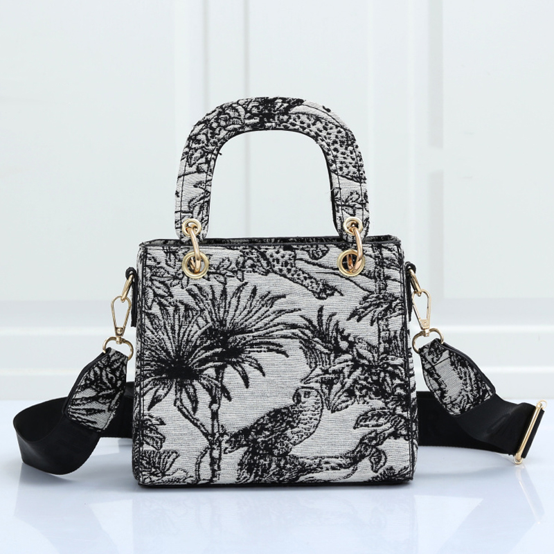 

Women handbags Fashion Bags Totes print ladies Artwork Camouflage Canvas Luxury brand design Multi-purpose dinner Split 17cm Small mini, Vip contact me for more pictures