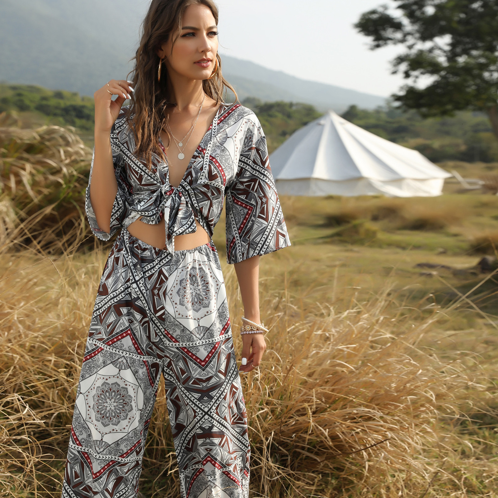 

2021 Boho Women Jumpsuit Hollow Out Front Bow Half Sleeve Floral Printed Playsuit v Neck Fashion Elegant New Vintage Style Rkrs, Blue