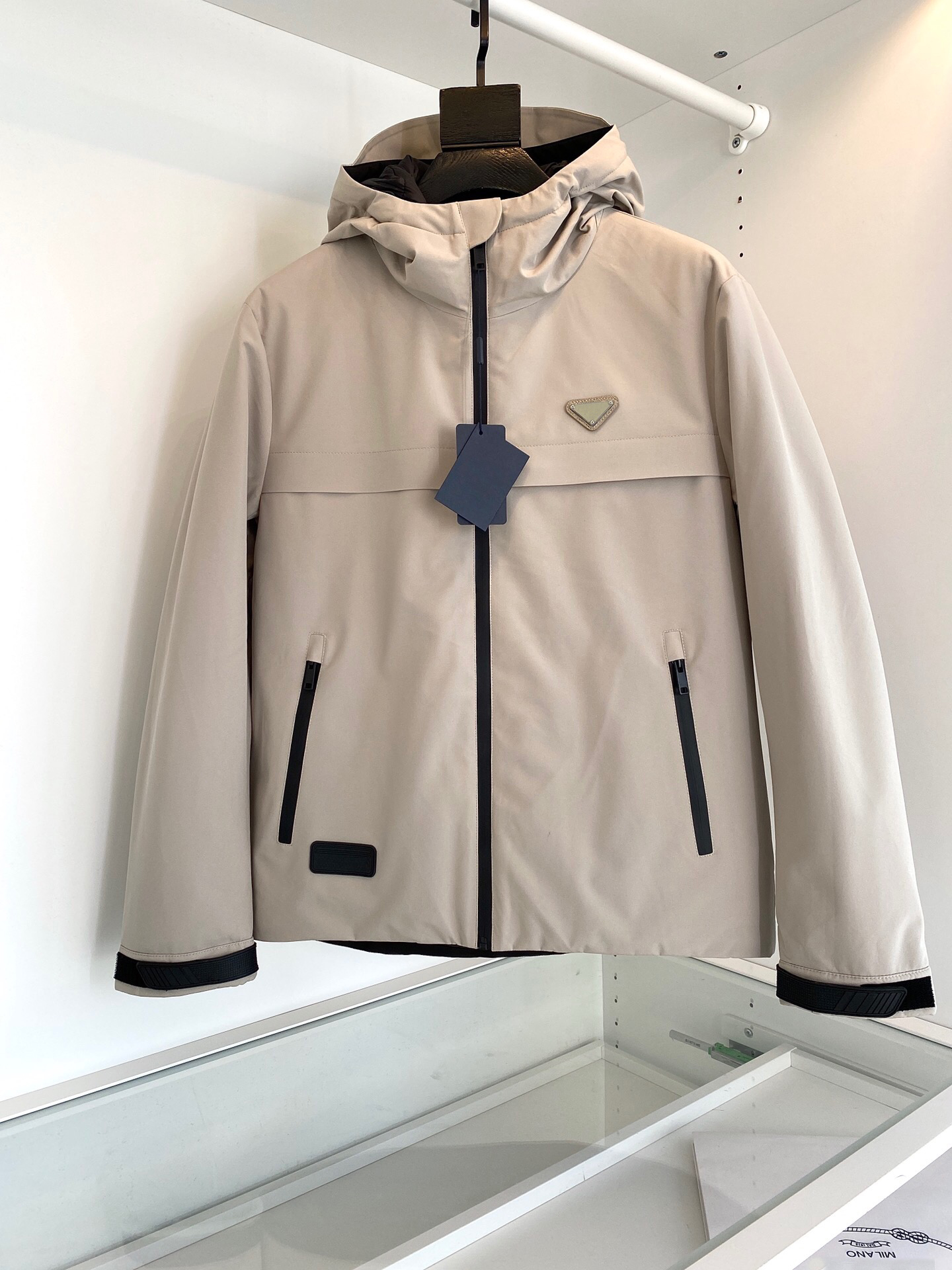 

2021s new winter luxury designer down jacket high quality wind proof material velcro cuff pocket stitching mens outdoor warm ski coat, Beige