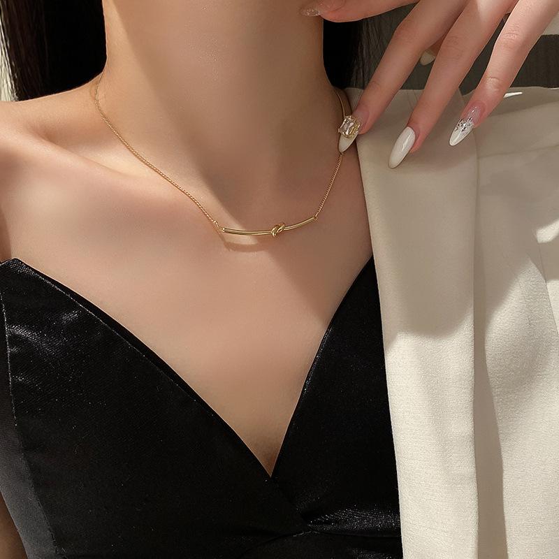 

Pendant Necklaces Korean Gold Color Knotted Smile Geometric Necklace Fashion Simple Clavicle Chain For Women Gift Jewelry