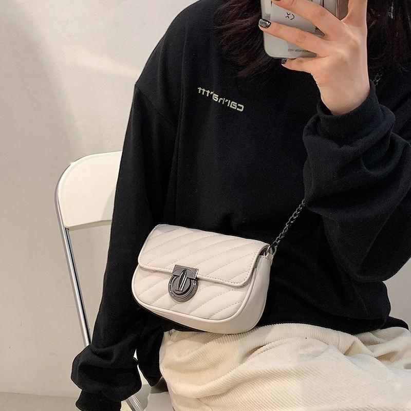 

High-end brand 2021 spring women's casual personality new trendy fashion all-match chain messenger small square bag, White
