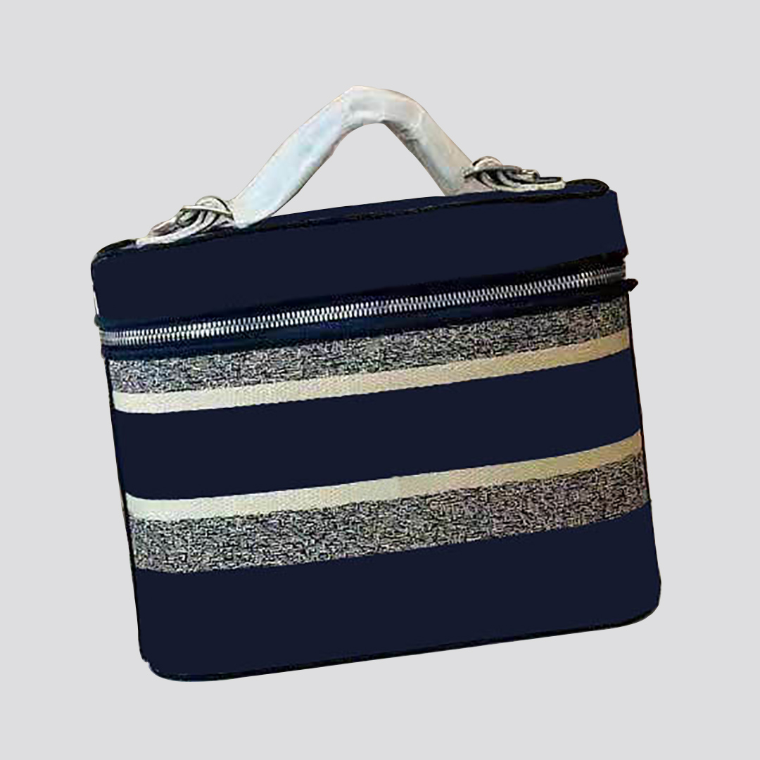 

2021 Women's fashion cosmetic bags high quality new travel zipper storage bag classic models canvas Toiletry organizer embroidery pattern handbag, Colour