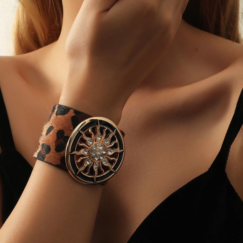 

Bangle 2022 Exaggerated Sexy Leather Animal Pattern Flower Rhinestone Ladies Bracelet Travel Party Leisure Birthday Water Chain 1