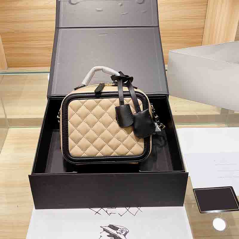 

Womens Vintage Caviar Leather Camera Cosmetic Bags Top Handle Totes Matelasse Chain Crossbody Shoulder Luxurys Designers Ladies Boy Girls