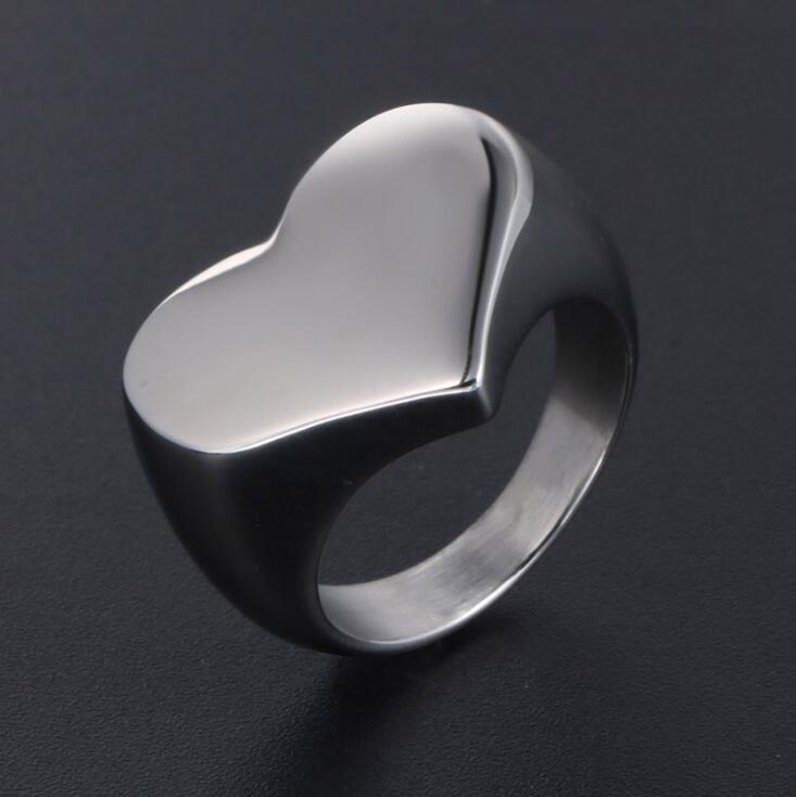 

Titanium steel Korean version of personality fashion ring heart-shaped plane trend men and women couples designer gifts social holiday jewelry does not fade