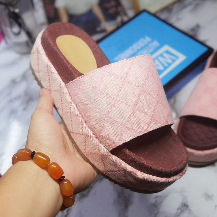 

Beach slippers fashion Thick bottom designer Women Shoes Cartoon Alphabet lady Platform Sandals Leather Heels letter High heel Slides Large size 35-42 ship, Only a opp package;without slipper