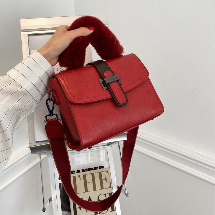 

Factory wholesale women bag winter solid color leather handbag retro leatheres shoulder bags street trend simple leathers messenger handbags