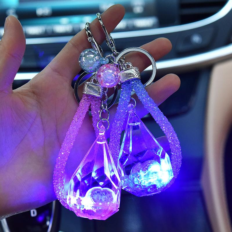 

Keychains Fashion Car Keychain Creative Liquid Quicksand Light Crystal Bottle Keyring Bag Pendant For Women Bags Keyrings Jewelry
