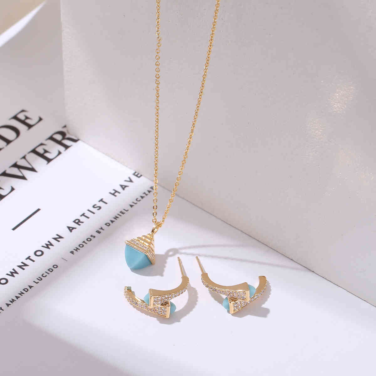 Simple Gold Necklace Sets Design 