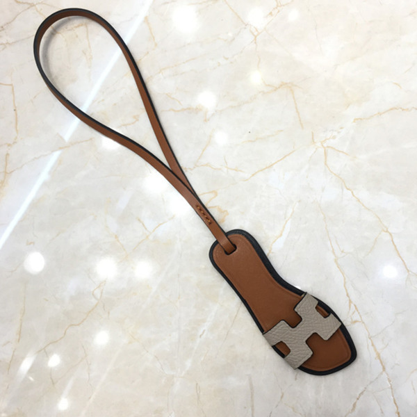 

New Genuine Luxury Punk Cow Leather Flip-flop Artisanal Locksmith Mini Women's Key Shoe Maker Sack Charm Fashion Accessories Jewelry, Silver