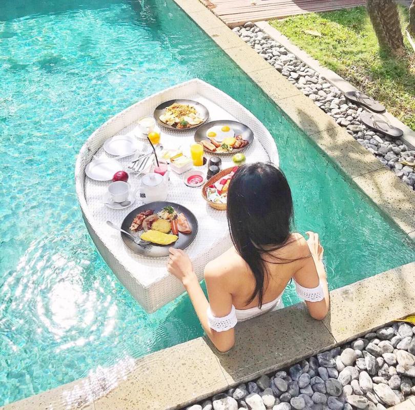 

Swimming pool floating breakfast tray Hotel water rattan basket homestay net red open air large afternoon plate