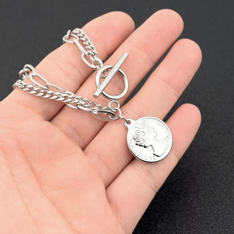 

Chokers OT Stainless Steel Necklace Queen Avatar Pendant Charm Necklaces For Women Men Chain On The Neck Choker Fashion Accessories Gift