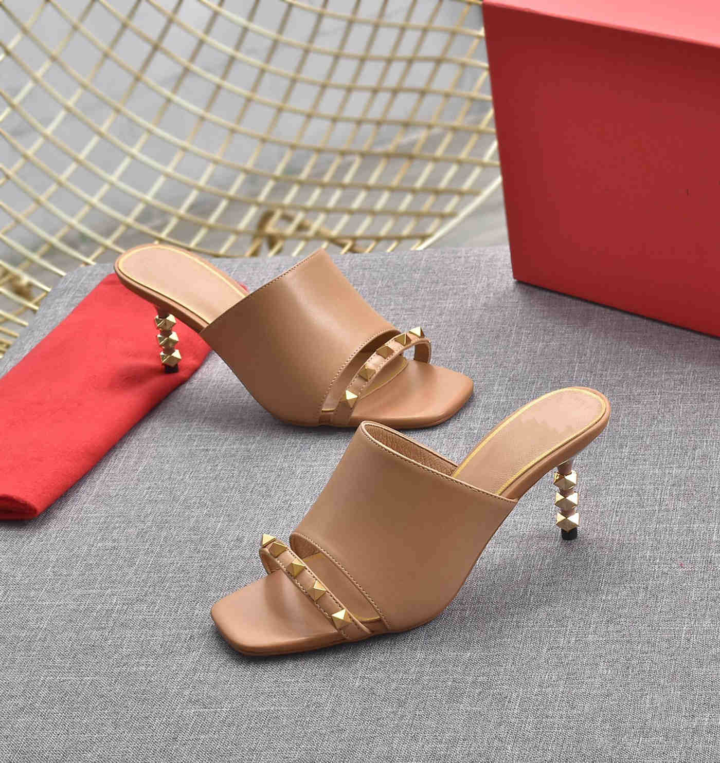 

Sandals women 2021 summer rivet open-toe high heels stiletto leather profiled heel with a word outer slippers, Black