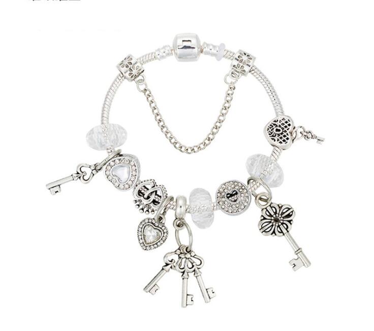 

Strands character bracelet Key Pendant DIY heart-shaped white beaded jewelry
