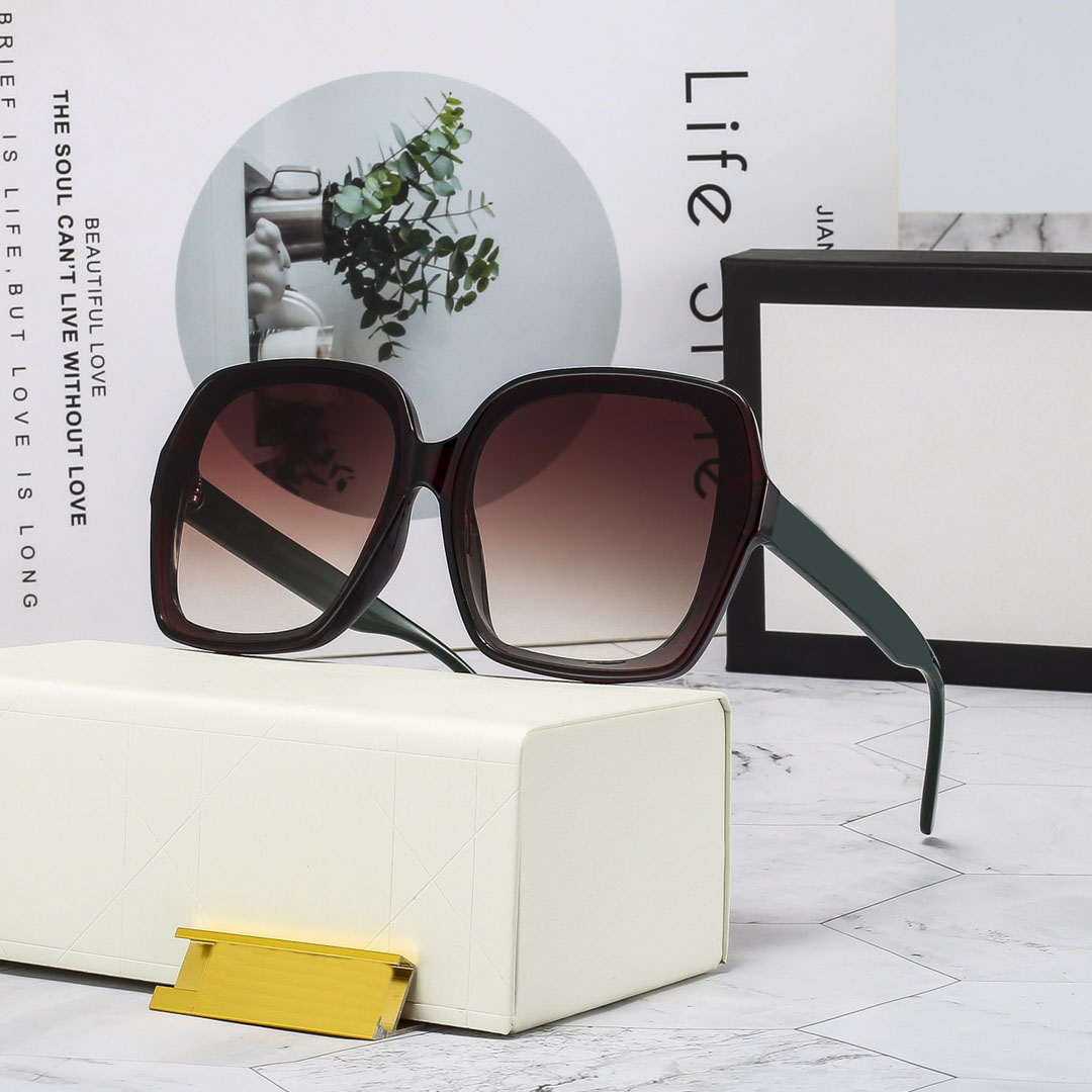 

Sunglasses Eyewear Sun Glasses 4 colors Designer Mens Womens Brown Cases Black Frame Dark Lenses For best Popular Fashion 8937