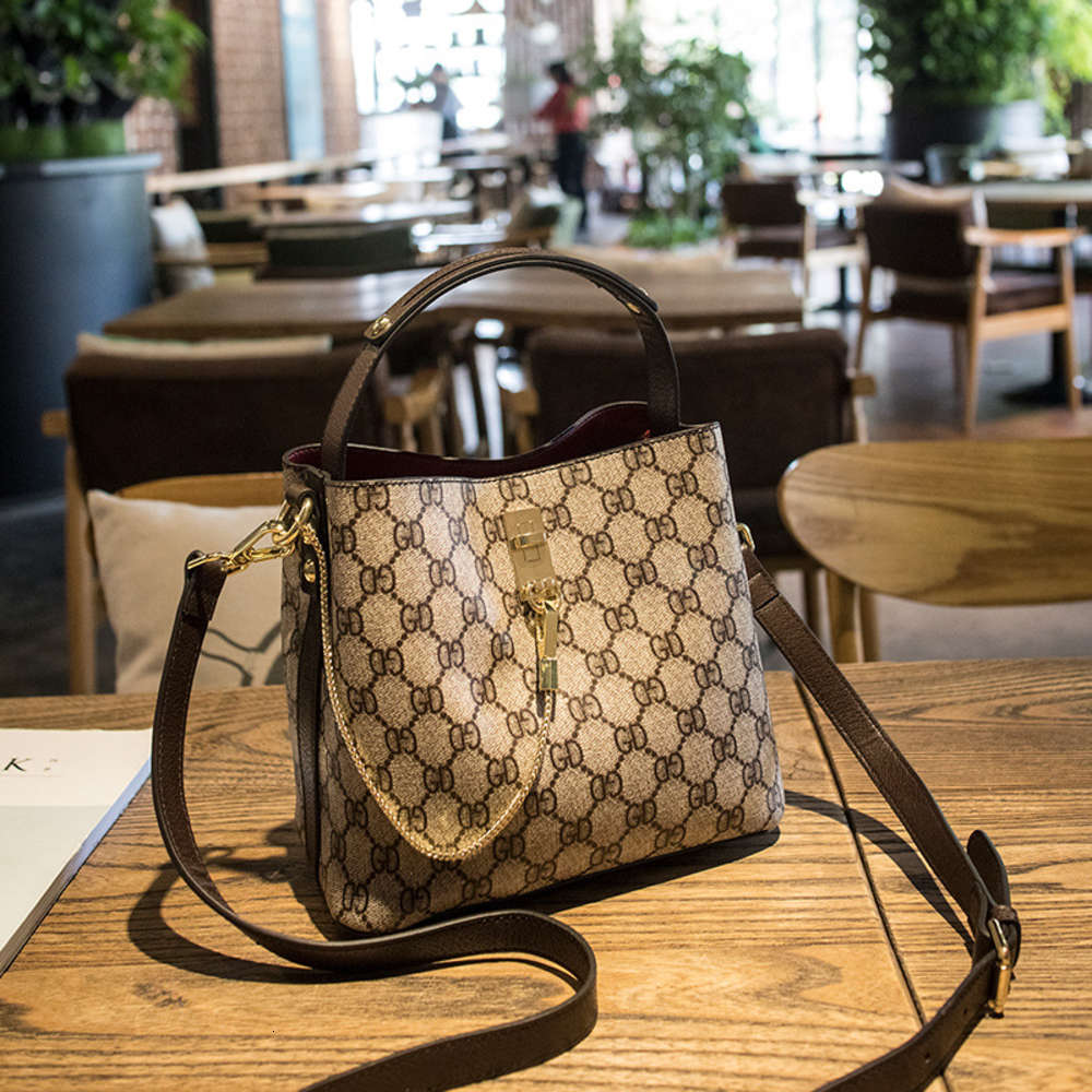 

HBP Fashion Women's bag 2021 new bucket temperament goddess messenger broadband one shoulder hand Pet Bag, Gray