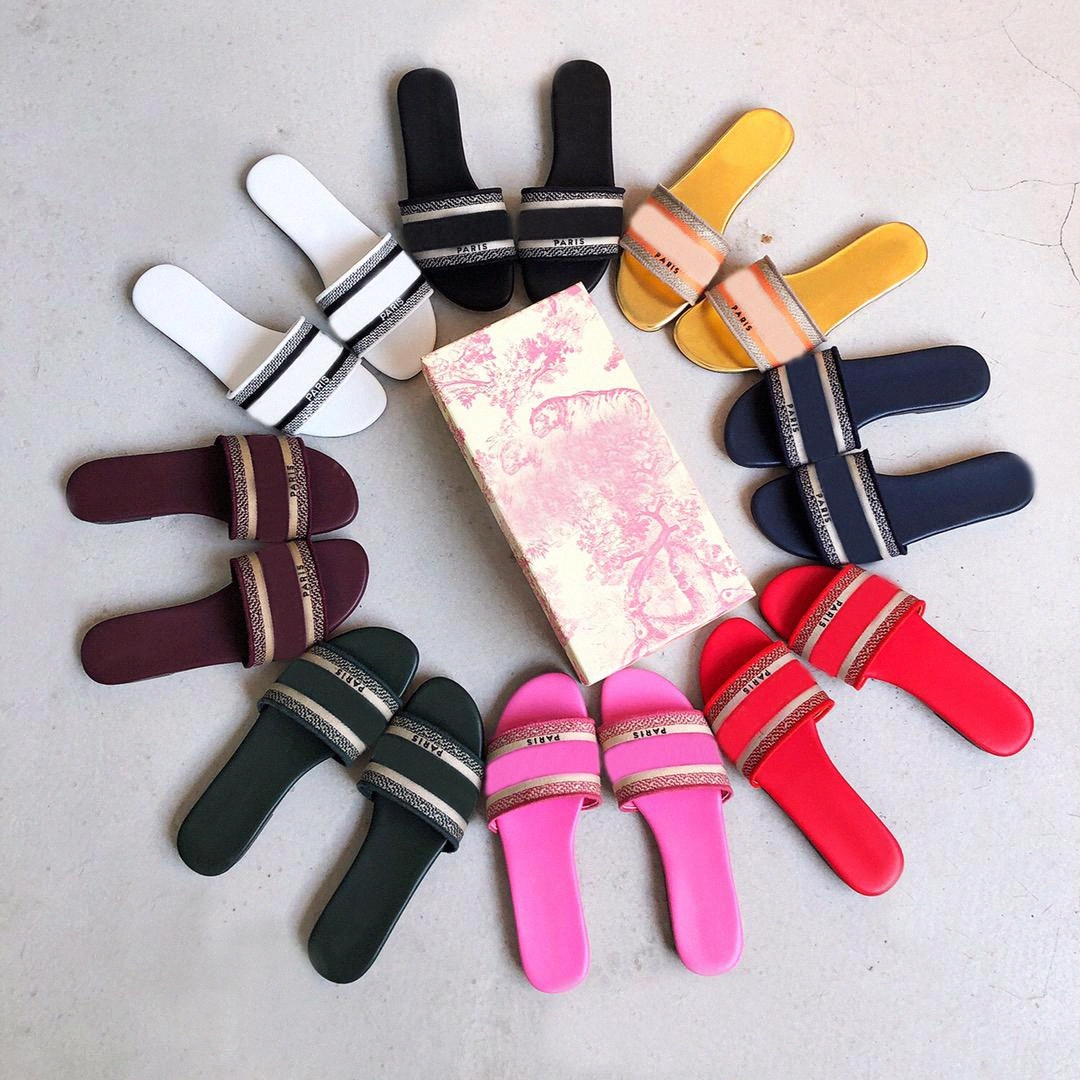 

2021 Paris Women sandals Slippers Summer Girls Beach sandals Slides Flip Flops Loafers Sexy Embroidered Slippers with box large size35 N9O0#, Black