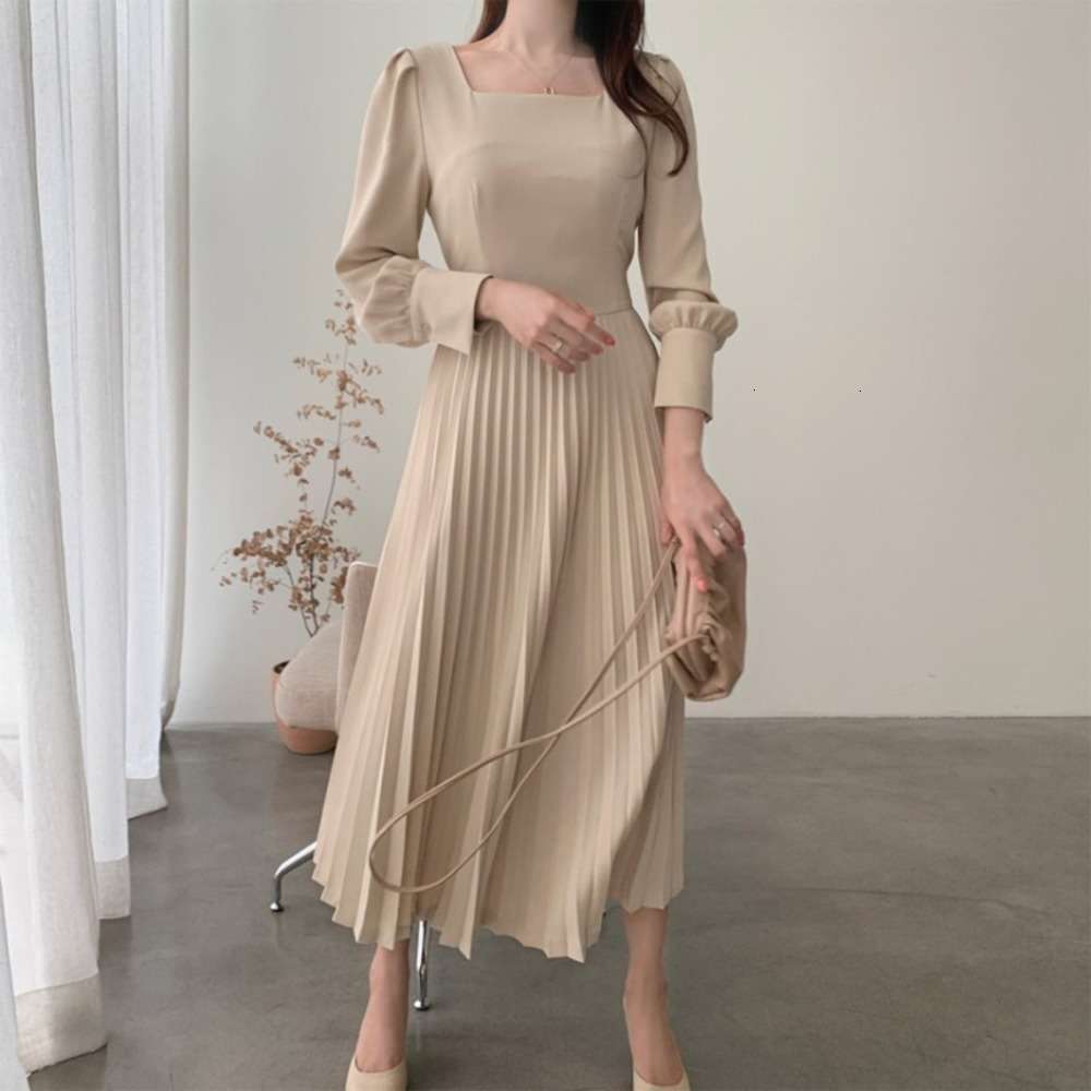 

2021Chic spring new product of South Korea light luxury design temperament square collar with thin waist and pleated long dress for women, Black;gray