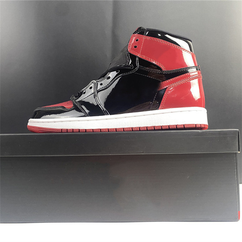

Shoes Womes 1 Bred Patent Basketball Mens Jumpman 1s Black Red Designer Sports Sneakers Size US5.5-13, Bubble wrap packaging